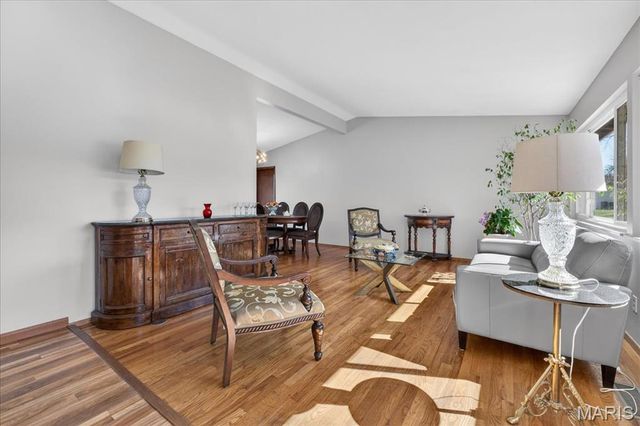 6 Nassau Circle, Creve Coeur, MO 63146