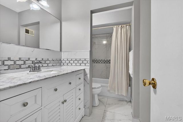 6 Nassau Circle, Creve Coeur, MO 63146