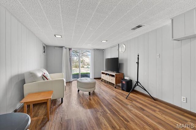 6 Nassau Circle, Creve Coeur, MO 63146