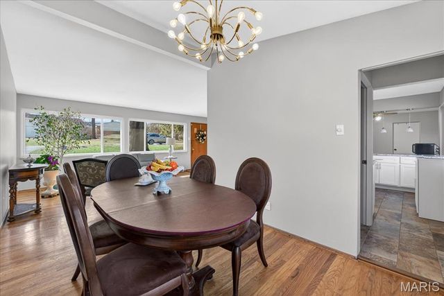 6 Nassau Circle, Creve Coeur, MO 63146