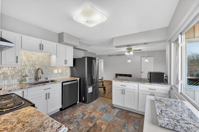 6 Nassau Circle, Creve Coeur, MO 63146