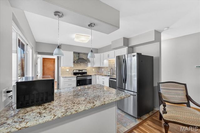 6 Nassau Circle, Creve Coeur, MO 63146