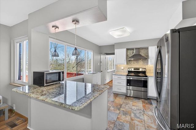 6 Nassau Circle, Creve Coeur, MO 63146