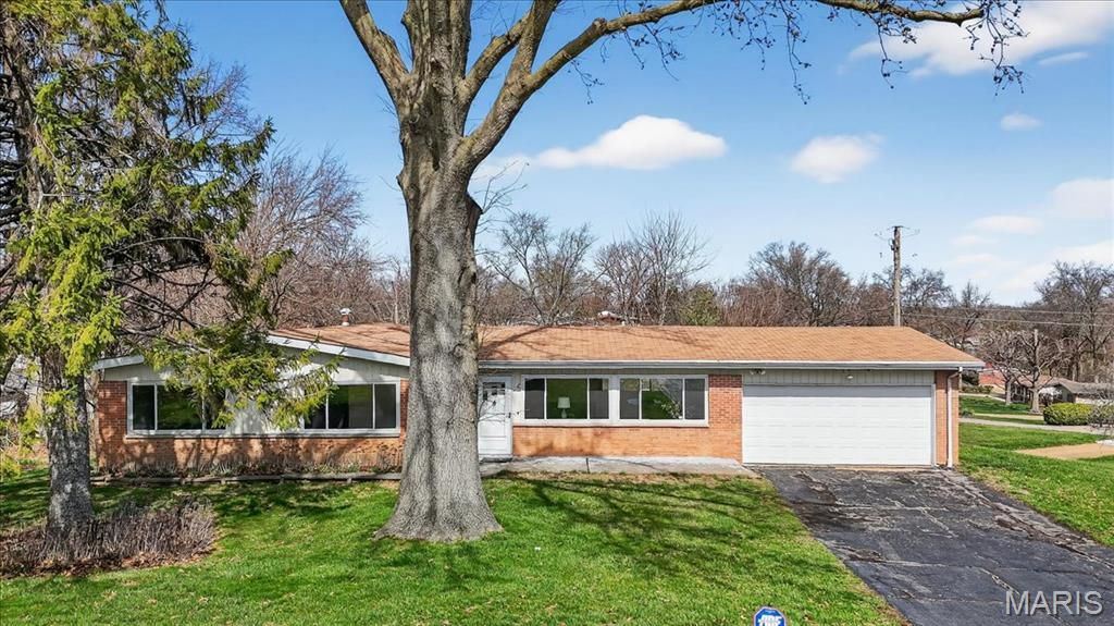 6 Nassau Circle, Creve Coeur, MO 63146