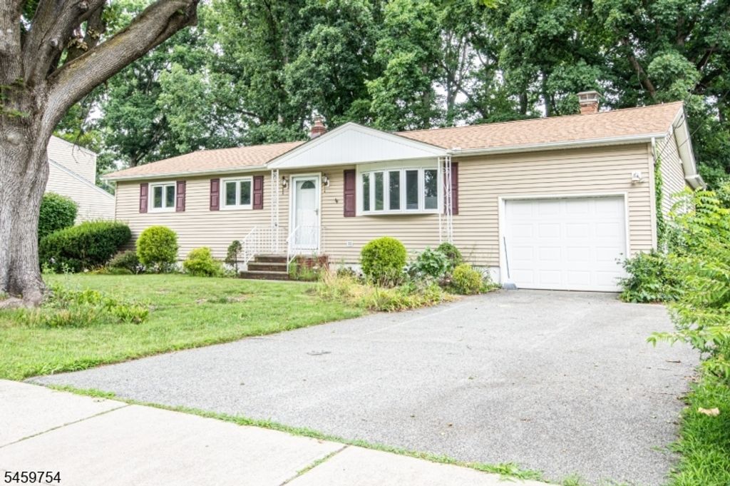 28 Overlook Dr, Jefferson Twp., NJ 07438 — exterior