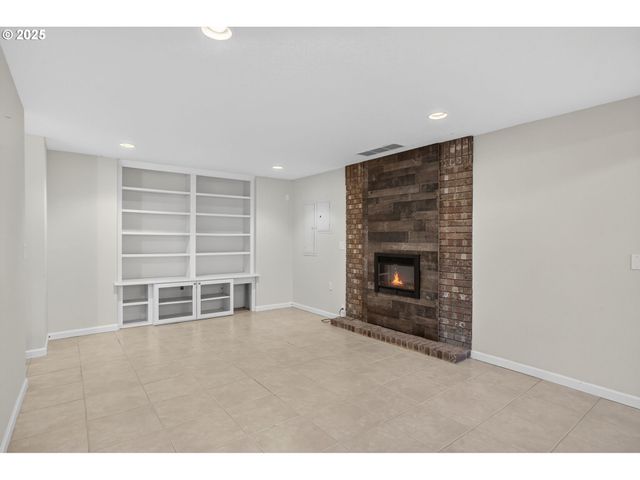 8047 Se 134TH Dr, Portland, OR 97236