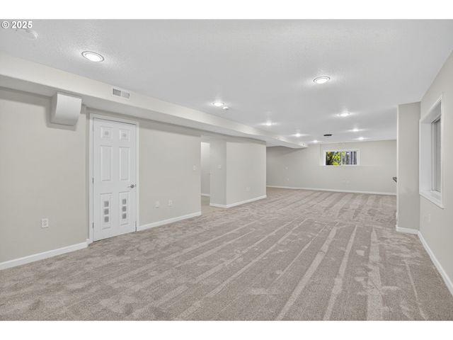 8047 Se 134TH Dr, Portland, OR 97236