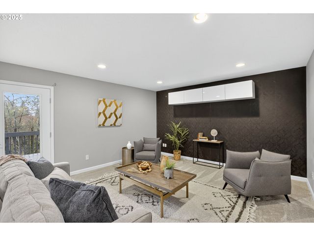 8047 Se 134TH Dr, Portland, OR 97236