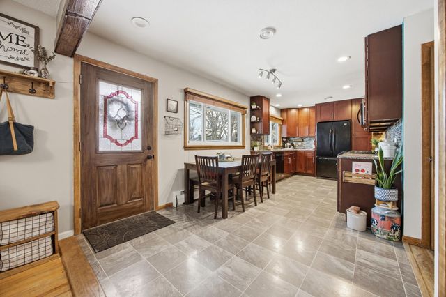 90 25th Avenue N, Fargo, ND 58102