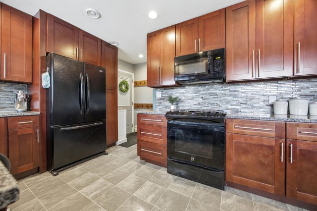 90 25th Avenue N, Fargo, ND 58102