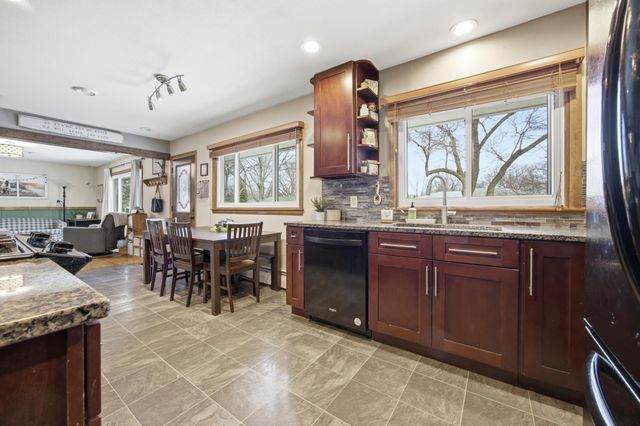 90 25th Avenue N, Fargo, ND 58102
