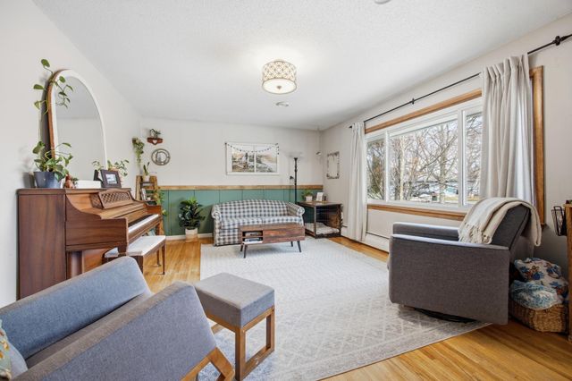 90 25th Avenue N, Fargo, ND 58102