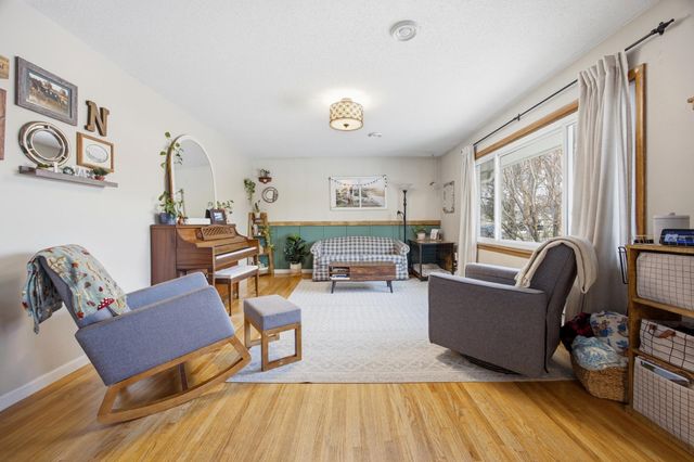 90 25th Avenue N, Fargo, ND 58102