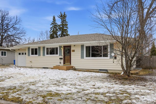 90 25th Avenue N, Fargo, ND 58102