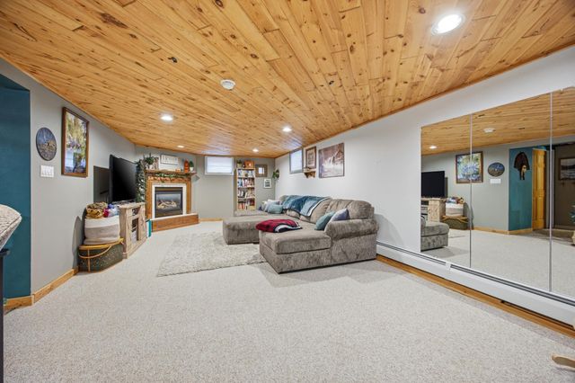 90 25th Avenue N, Fargo, ND 58102