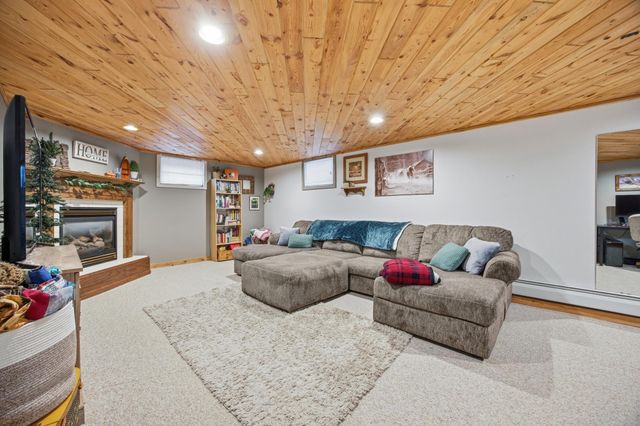 90 25th Avenue N, Fargo, ND 58102