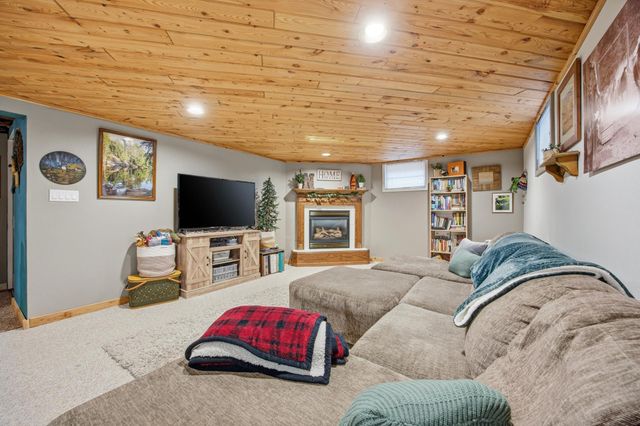 90 25th Avenue N, Fargo, ND 58102