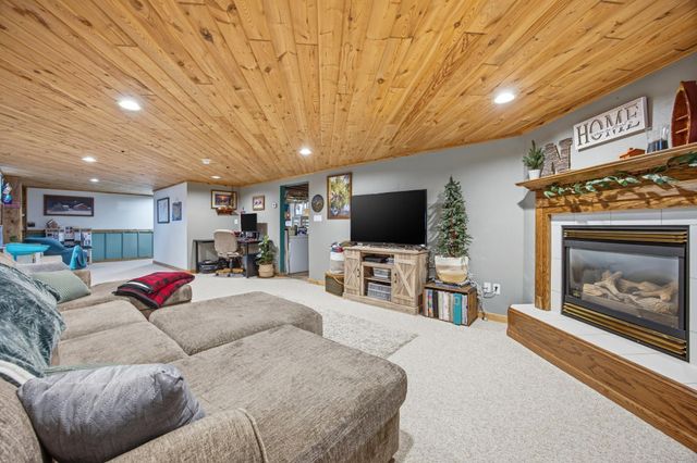 90 25th Avenue N, Fargo, ND 58102