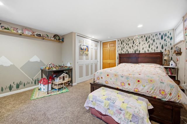 90 25th Avenue N, Fargo, ND 58102