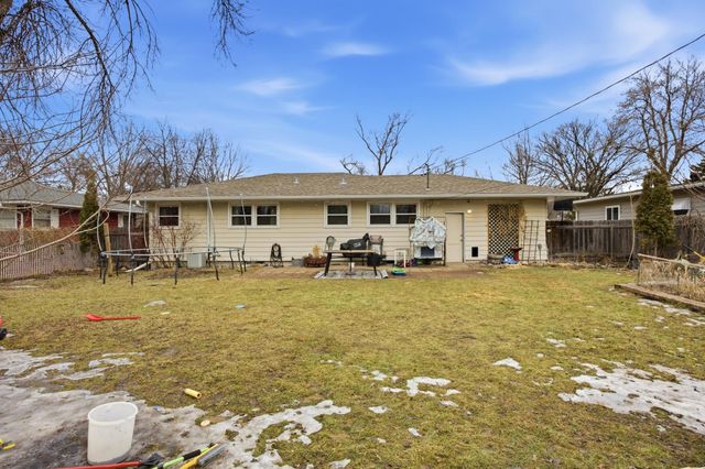 90 25th Avenue N, Fargo, ND 58102