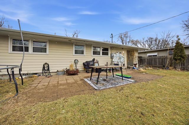 90 25th Avenue N, Fargo, ND 58102