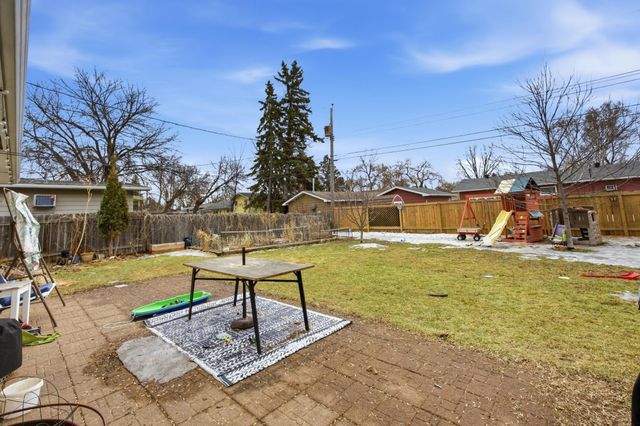 90 25th Avenue N, Fargo, ND 58102