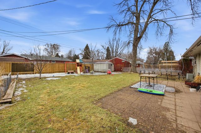 90 25th Avenue N, Fargo, ND 58102