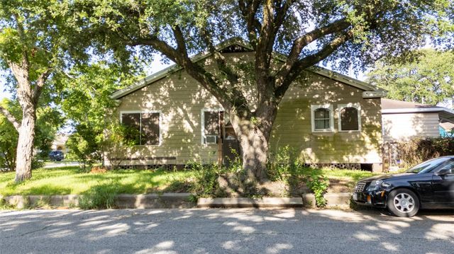 4702 Bernardo De Galvez Avenue, Galveston, TX 77551