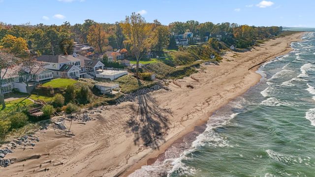 11515 Riviera Drive, New Buffalo, MI 49117