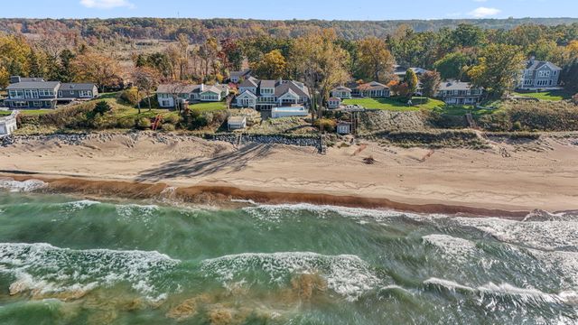 11515 Riviera Drive, New Buffalo, MI 49117