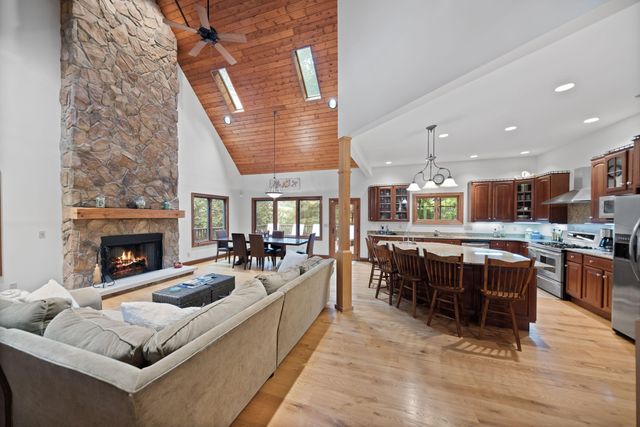 11515 Riviera Drive, New Buffalo, MI 49117