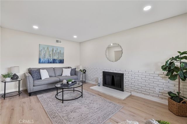 19615 Cedarcreek, Canyon Country, CA 91351