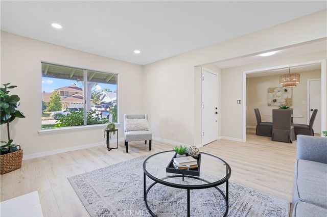 19615 Cedarcreek, Canyon Country, CA 91351