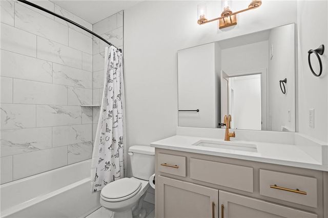 11808 E 231st Street, Peculiar, MO 64078