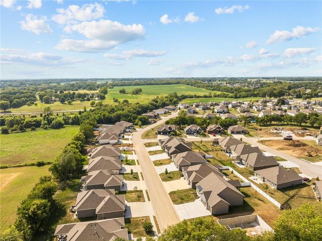 11808 E 231st Street, Peculiar, MO 64078