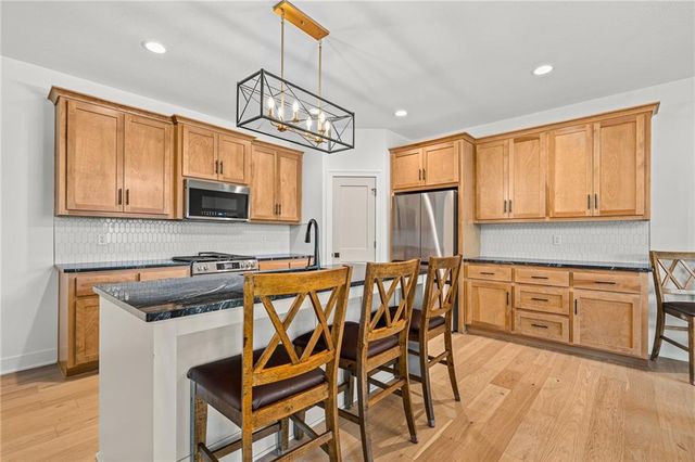 11808 E 231st Street, Peculiar, MO 64078