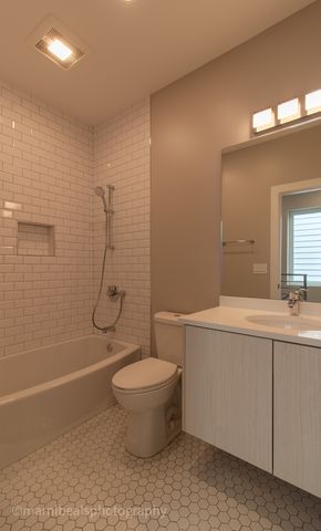 1221 E Marquette Road, Chicago, IL 60637