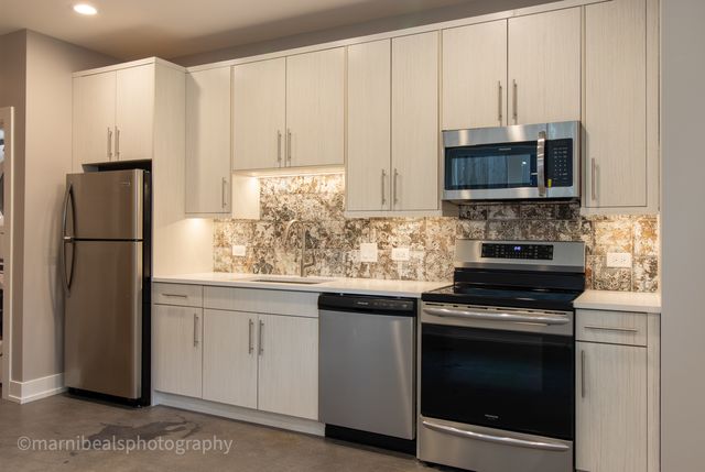 1221 E Marquette Road, Chicago, IL 60637