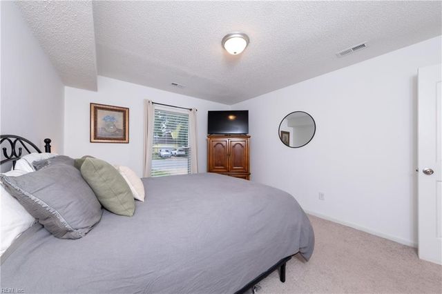 918 Woodcreek DR, Newport News, VA 23608