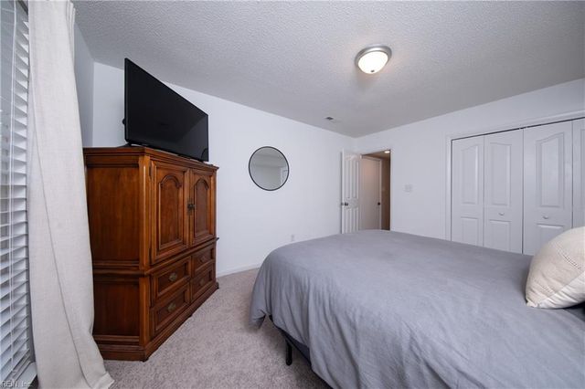 918 Woodcreek DR, Newport News, VA 23608