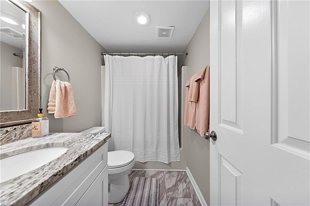 918 Woodcreek DR, Newport News, VA 23608