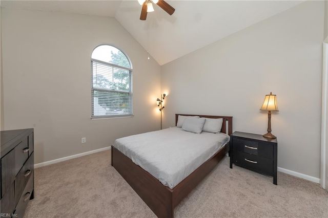 918 Woodcreek DR, Newport News, VA 23608