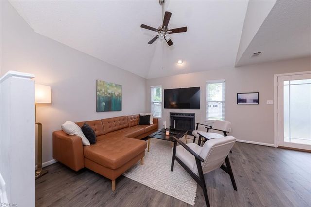918 Woodcreek DR, Newport News, VA 23608