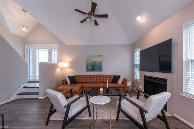 918 Woodcreek DR, Newport News, VA 23608