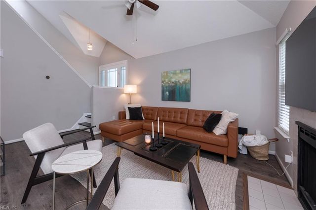 918 Woodcreek DR, Newport News, VA 23608