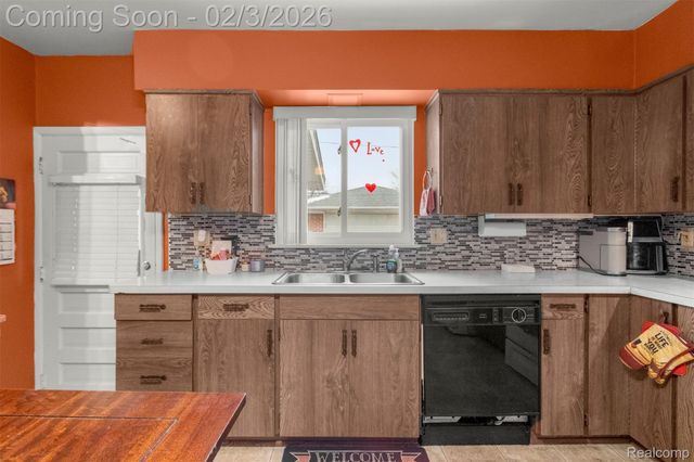 8512 Norborne Avenue, Dearborn Heights, MI 48127