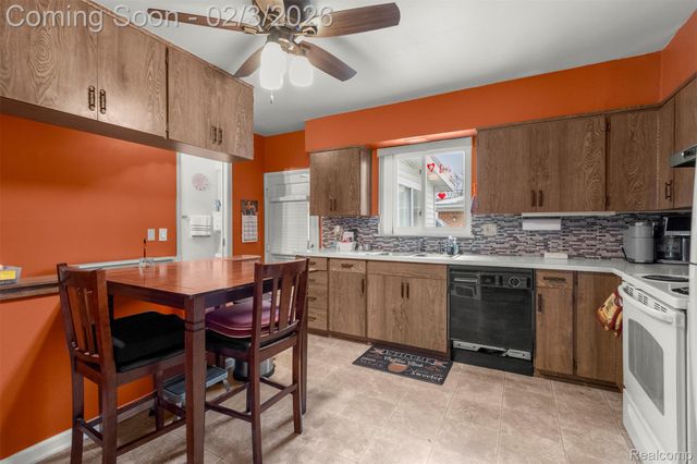 8512 Norborne Avenue, Dearborn Heights, MI 48127