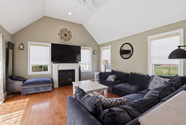 51 Three Rivers Dr, Kingston, MA 02364