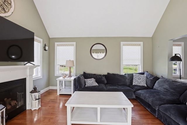 51 Three Rivers Dr, Kingston, MA 02364