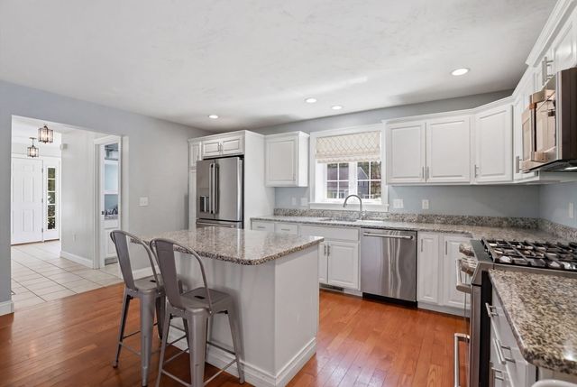 51 Three Rivers Dr, Kingston, MA 02364